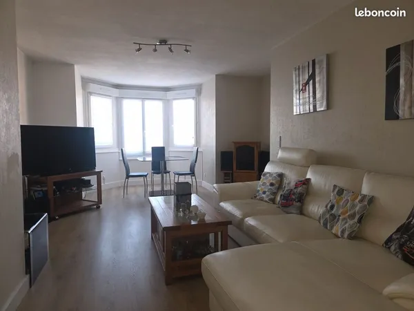 APPARTEMENT 2 PIECES /GRENIER Garage en sus