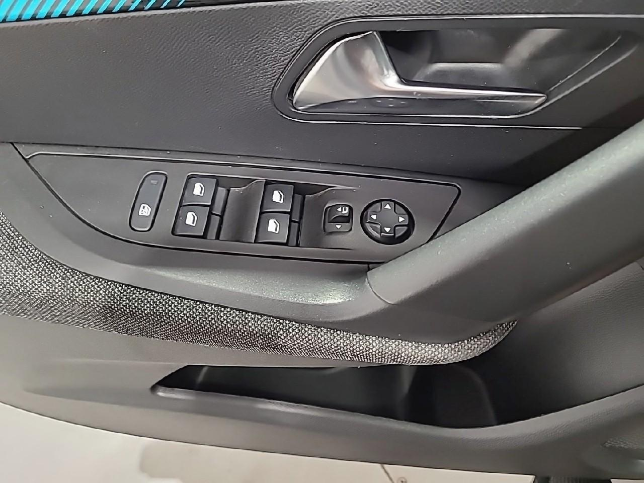 Peugeot 2008 puretech 130 s&s eat8 style — photo 20