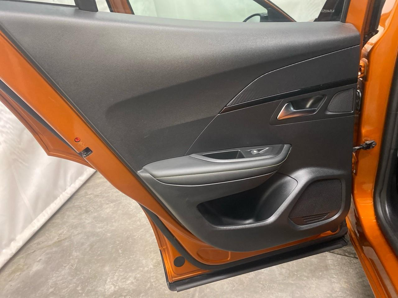 Peugeot 2008 puretech 130 s&s eat8 gt — photo 27