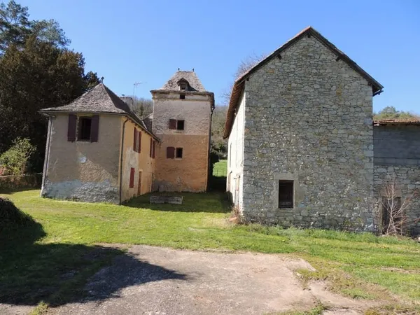 Charmant corps de ferme avec dépendances