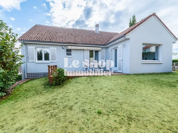 Maison de plain-pied de 118 m² avec 4 chambres, garage, terrass