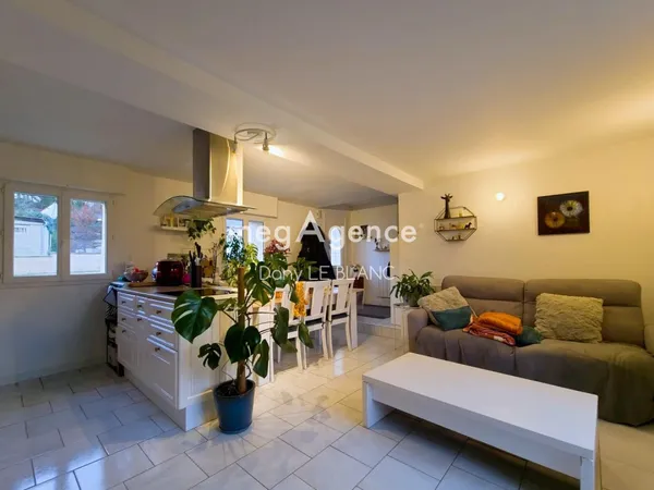 Ensemble immobilier - 4 appartements + maison + grange