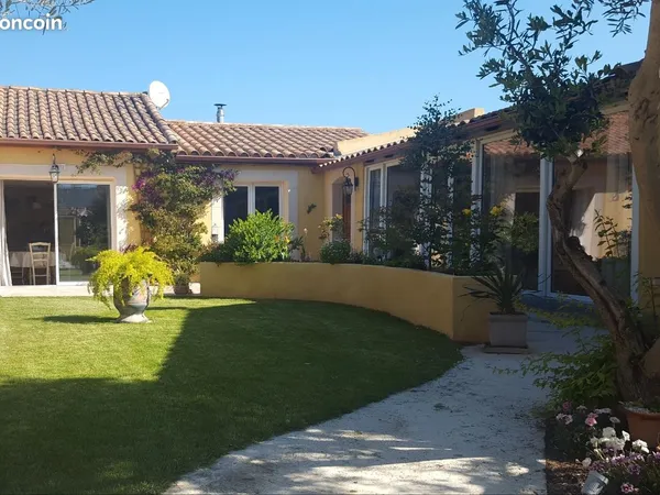 Villa de plein-pied 190 m², piscine, terrain, sans vis-à-vis Narbonne