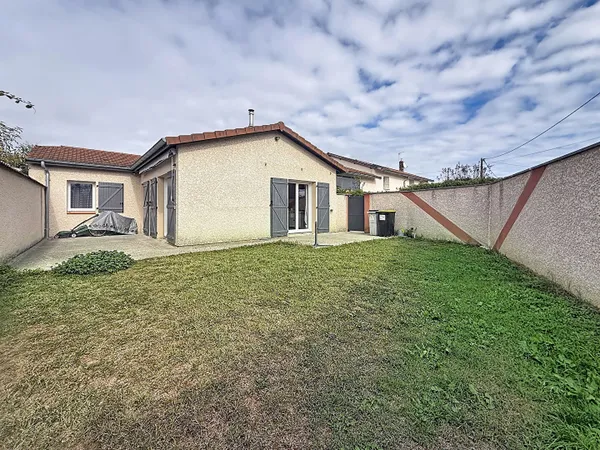 Jolie Maison de plain pied à Loyettes 5 pièce(s) 90 m2, terrain 400m² à deux pas des commerces.