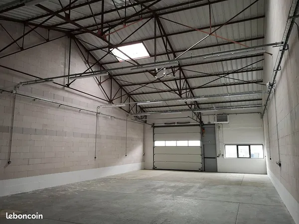 Local 234 m² SARGE LES LE MANS
