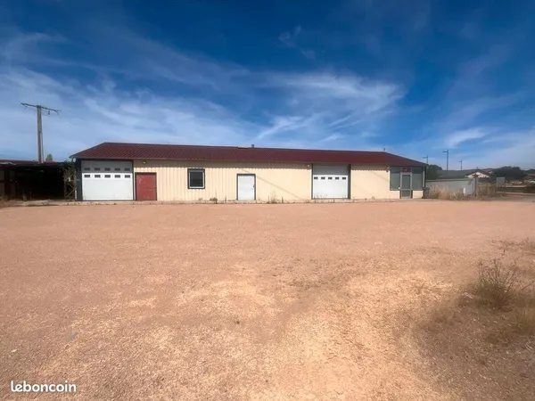 LOCAL D'ACTIVITE 468 m² FRONTONAS