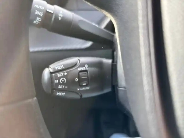 Peugeot 208 puretech 75 s&amp;s bvm5 — photo 19