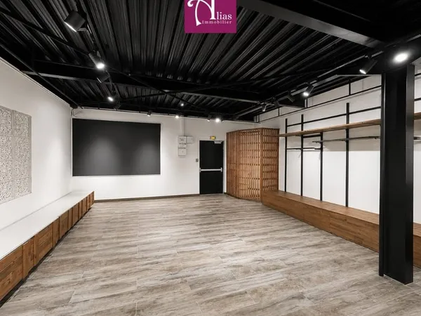 À louer - Local commercial de 170 m2 à Jarry Vitrine et es