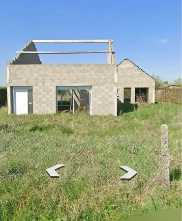 Terrain 1 100 m² avec 2 maisons à terminer - Mesnil-en-Ouche