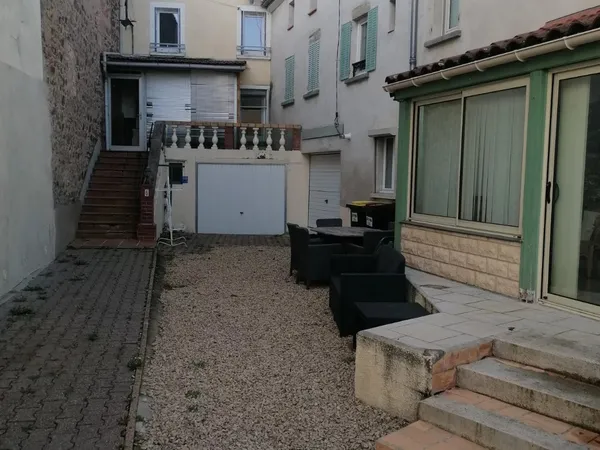 MAISON DE BOURG AVEC GARAGE