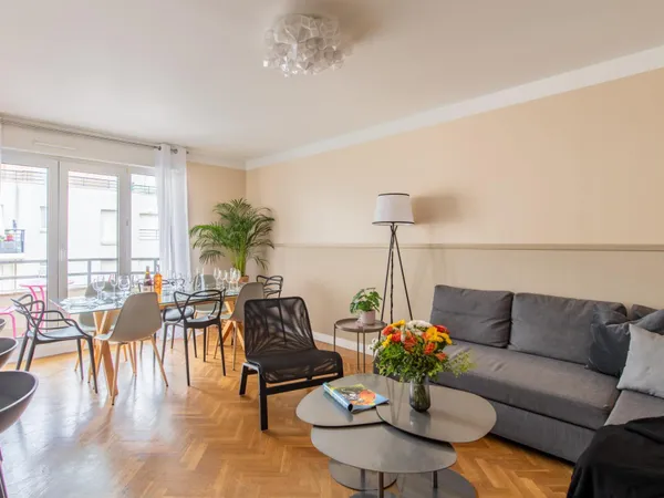 Appartement 5P rénové avec balcon cave et parking