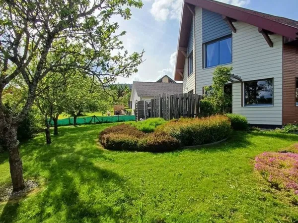 Maison 4 façades sur un terrain de 795m2 aménagé
