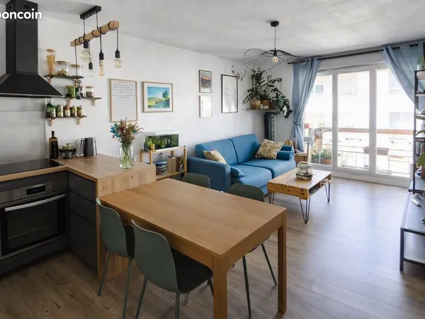 T3 meublé 53 m² - dernier étage - balcon & parking & piscine