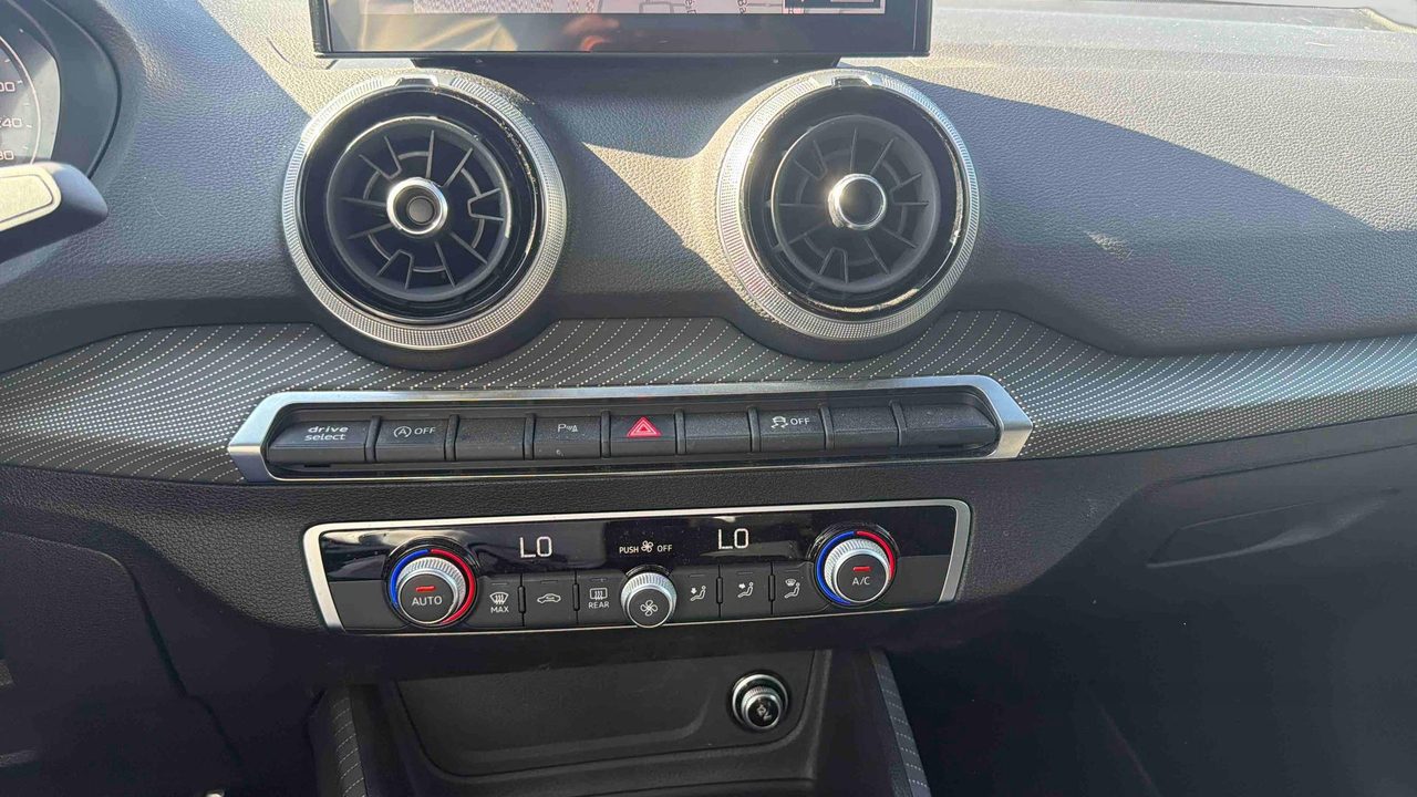 Audi Q2 35 TDI 150 S tronic 7 — photo 22