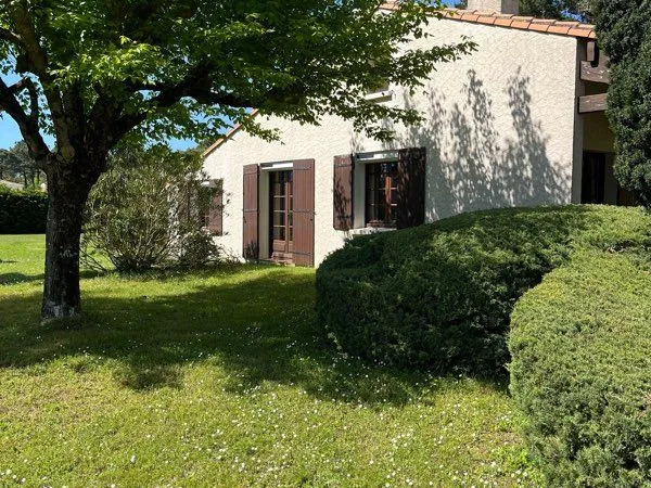Maison 115 m2 parc arboré de 1350 m2 dépendance 60 m2