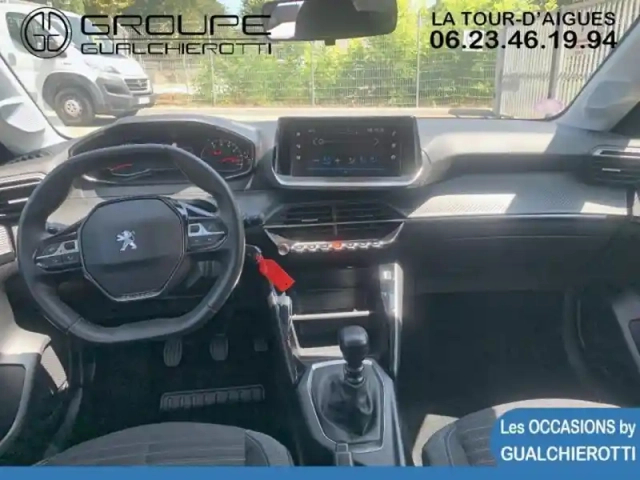 Peugeot 208 1.2 puretech 100ch s&amp;s style — photo 8