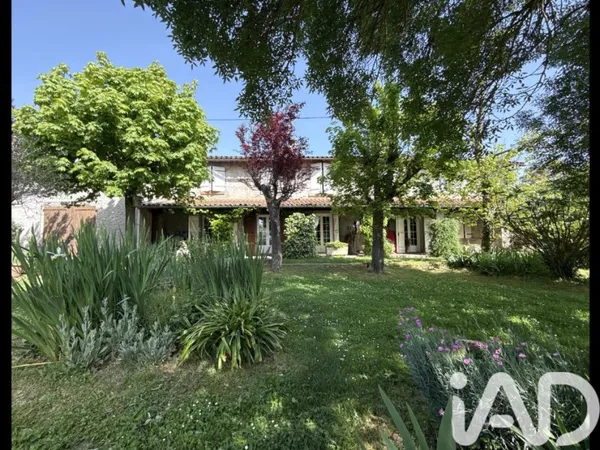 Maison 8 pièces 319 m²