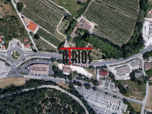 Local 1112 m² Le Pradet