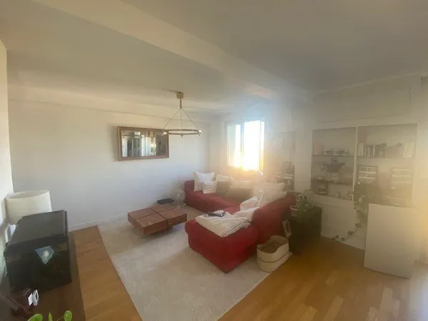 T4 boulevard des Provinces 69110 Sainte Foy Les Lyon