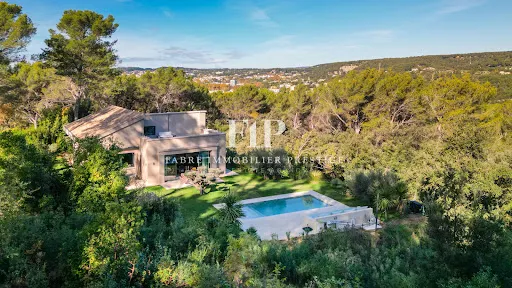 Propriété 10 pièces 300 m²