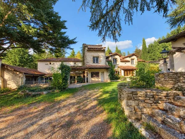 Villa 10 pièces 252 m²