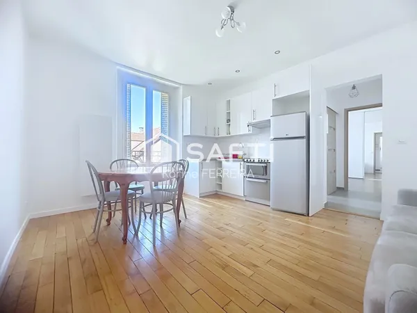 APPARTEMENT COMPLÈTEMENT RÉNOVÉ