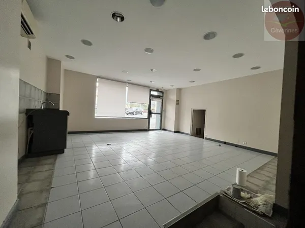 Batiment 21 pièces 645 m²