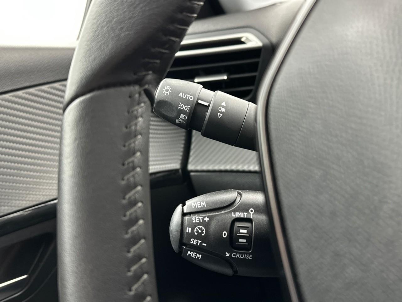 Peugeot 208 puretech 100 s&s bvm6 style — photo 19