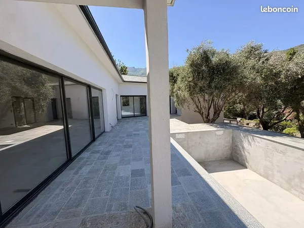 Villa 5 pièces 194 m²