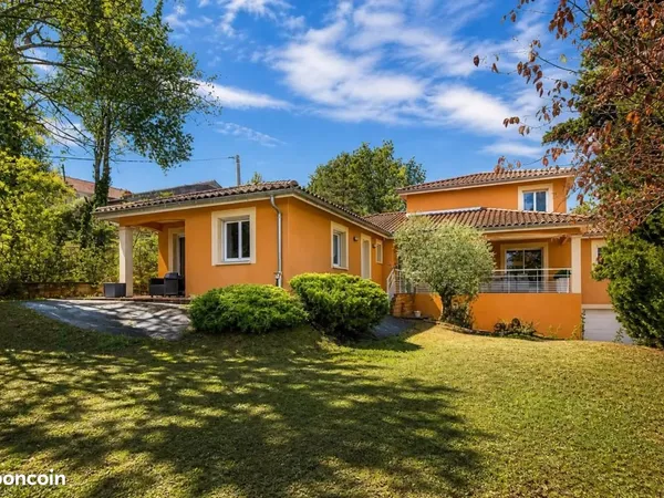 Propriété 8 pièces 288 m²