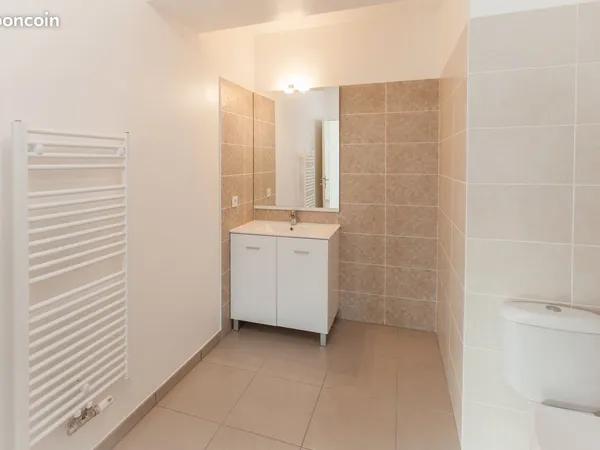 Villenave d'ornon - T2 de 44 m² en rez-de-chaussée, résidence récente, parking sécurisé