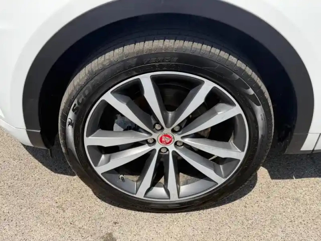 Jaguar E-Pace 2.0d 180ch r-dynamic se awd 10cv — photo 11