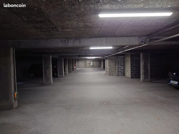 Location place de parking rue de Douai LILLE