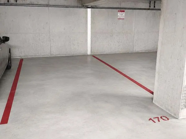 Grande Place de parking 18m2,proche rond point du cern,dans résidence securisée