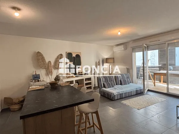 A vendre Avignon Beau T3 avec terrasse en face des remparts