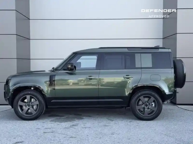 Land Rover Defender 110 2.0 p300e phev x-dynamic se — photo 12