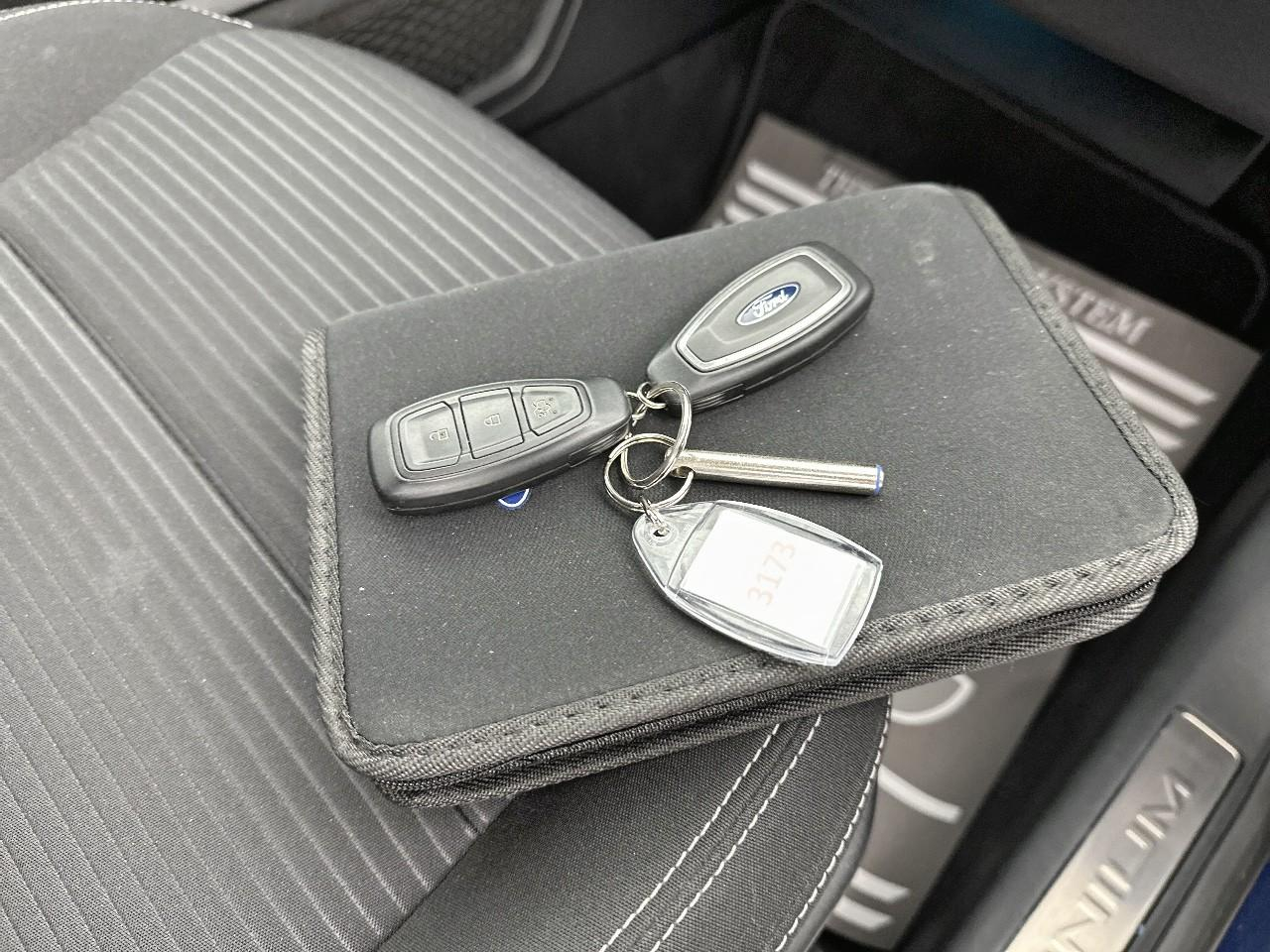 Ford Kuga 2.5 duratec 225 ch powersplit phev e-cvt s&s titan — photo 33