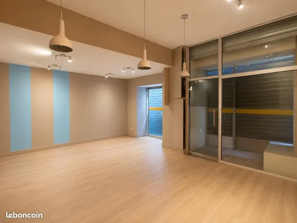 Bureau 75 m²