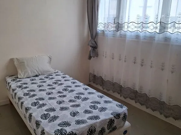Chambre meublée