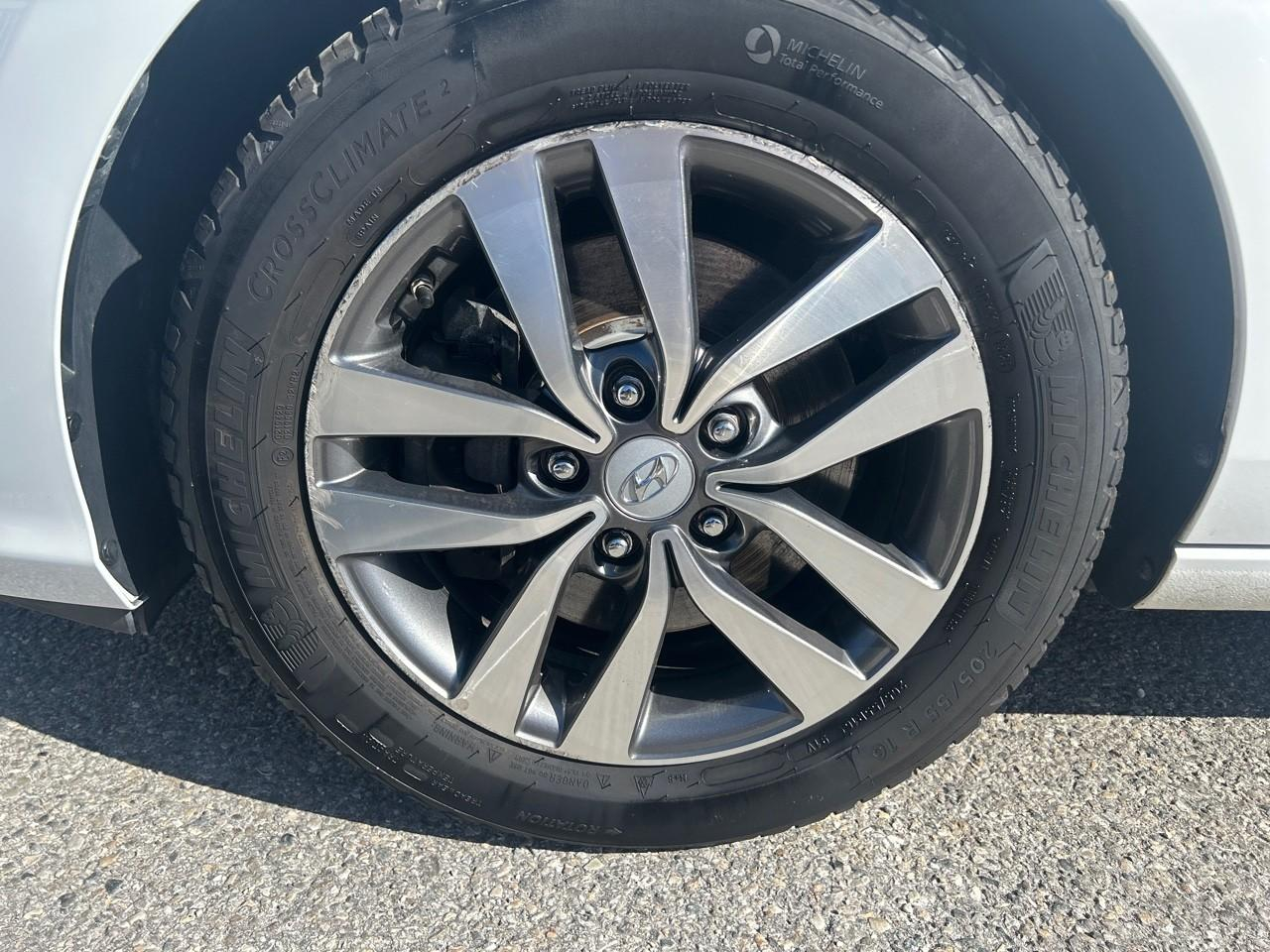 Hyundai I30 fastback 1.0 t-gdi 120ch business — photo 11
