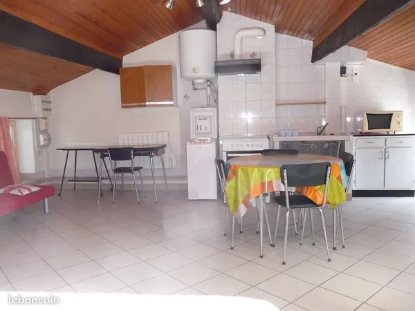 Grand studio meuble de 25mbelle vue privas