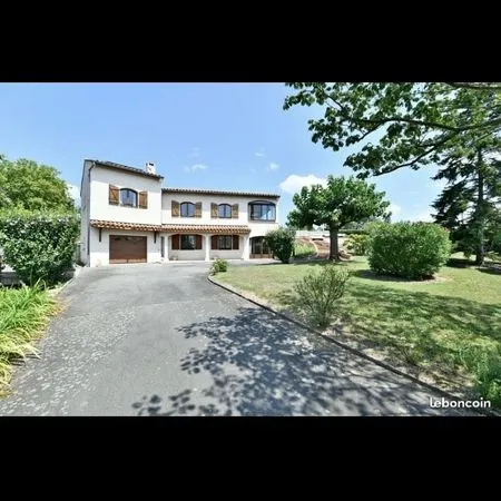 Maison T6 avec piscine sur terrain 1400M²