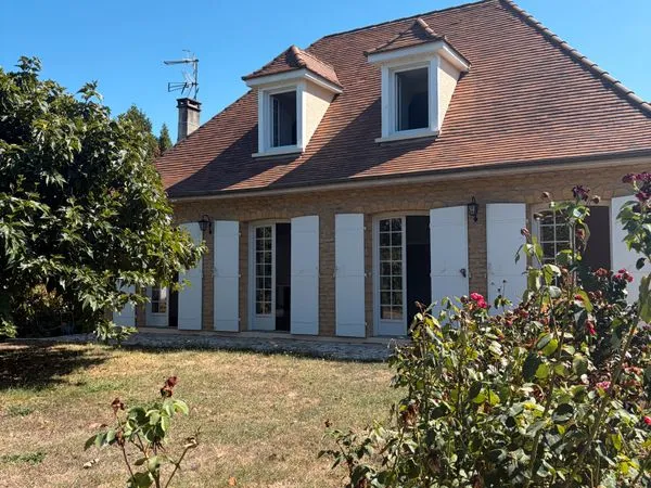Belle maison Périgourdine proche des commerces