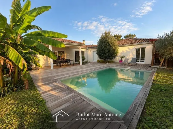 Maison contemporaine à Moulis-en-Médoc - 141 m², 4 chambres, piscine