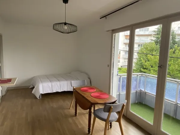 STUDIO meublé CAUDERAN