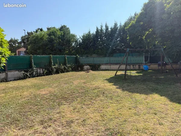 Terrain constructible 300m² - Tignieu-Jameyzieu