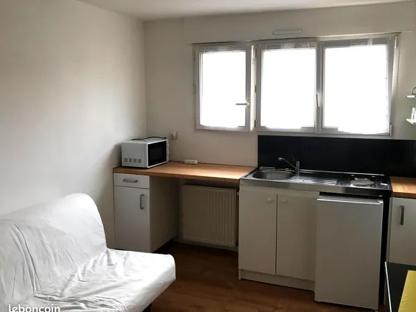 TOUT INCLUS - STUDIO MEUBLE SUD GARE - QUARTIER SAINTE THERESE - 16 m²