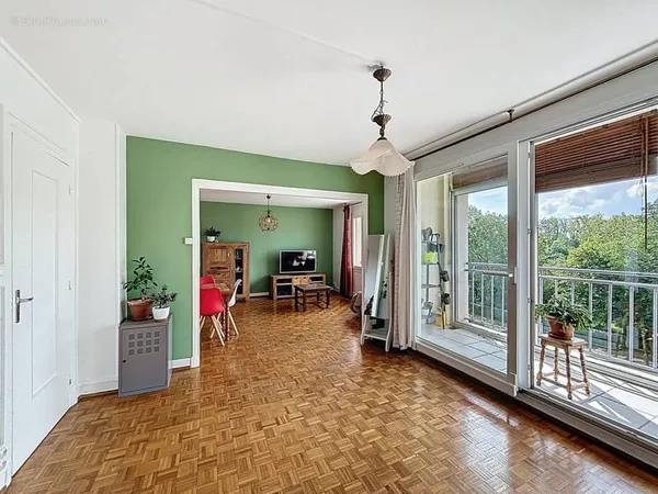 Bel appartement F7 - 151 m2 4 chambres 2 salles de bains, Loggia, Garage et Cave