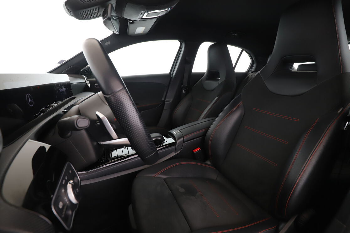 Mercedes-Benz Classe A 180 AMG Line 7G-DCT — photo 9