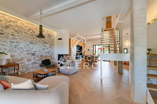 Maison 5 pièces 236 m²
